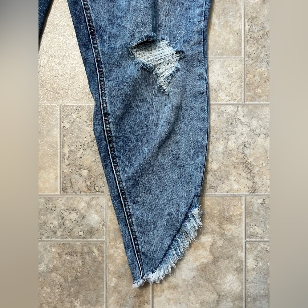 Women’s Maurice’s distressed jeans XL short S - Picture 6 of 8